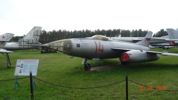 Скоростной разведчик Як-27Р