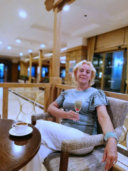 От всех проблем спасает бармен :) 
