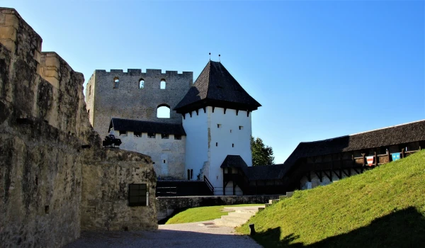 Старый замок Целе (Stari grad Celje). Башня над “Дорожкой Пеликана”. 