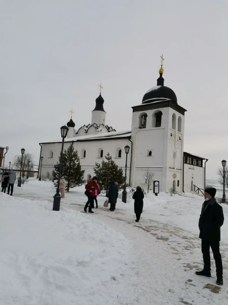 На территории Успенского монастыря