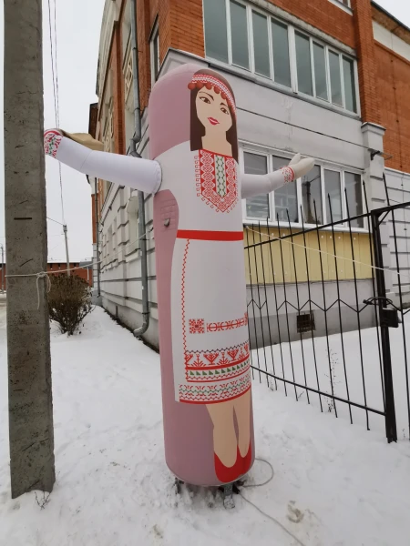 Около сувенирной лавки