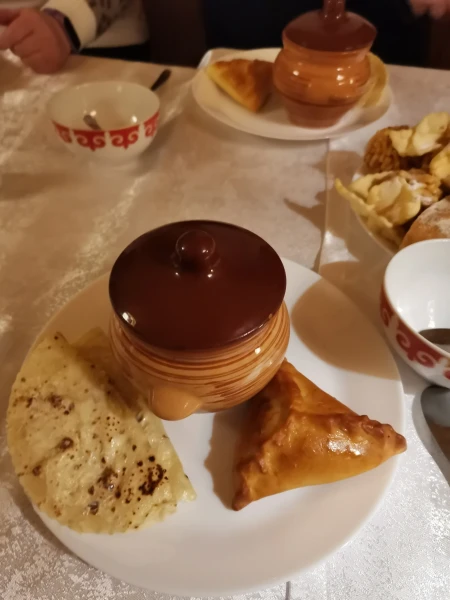 Мясо с картошкой в горшочке (азу по-татарски)