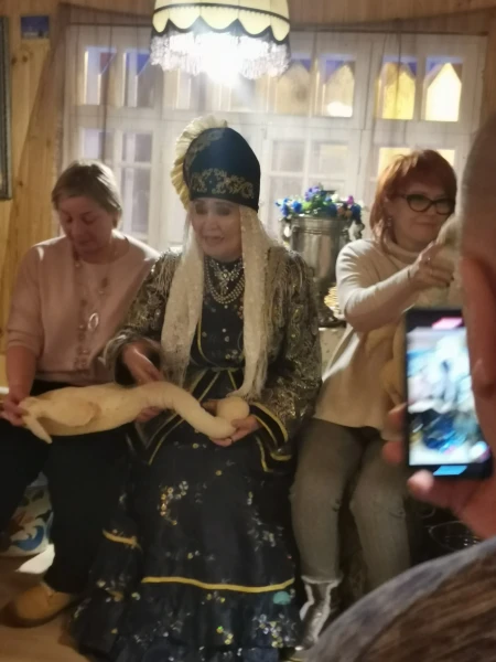 татарские женщины ощипывают гуся