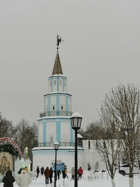 Надвратная церковь Михаила архангела