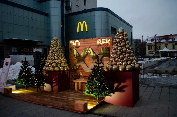 Новогодние инсталляции у ТРЦ
