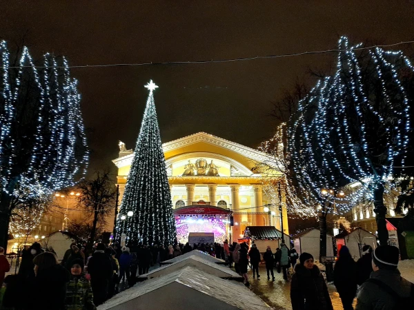 На Театральной площади