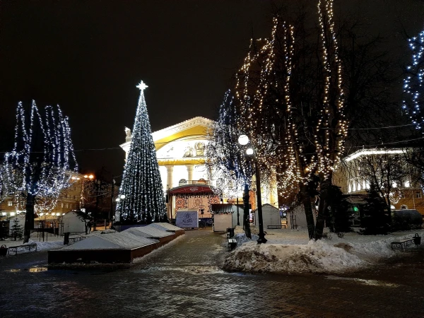На Театральной площади