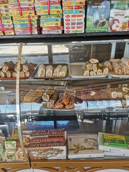 Сладости в магазинчике