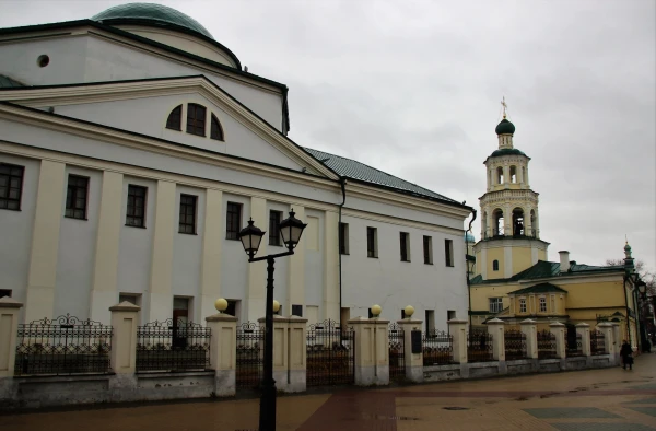 Казань. Здание городского Магистрата и Колокольня Никольского кафедрального собора.