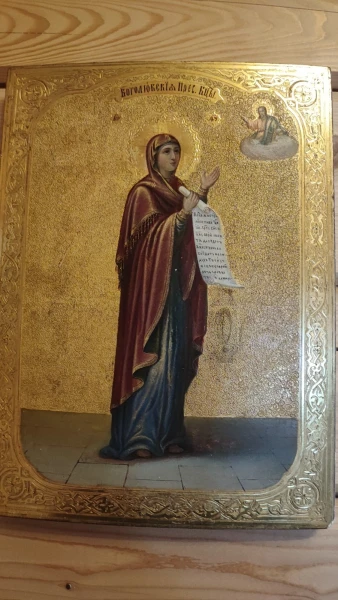 Боголюбская икона Божьей Матери в спальне