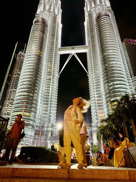 Башни-близнецы Петронас PETRONAS Twin Towers в Куала-Лумпуре