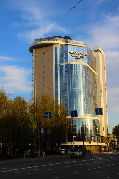 Смоленск. Гранд-отель "Мегаполис" 5*. Здесь мы и остановились.