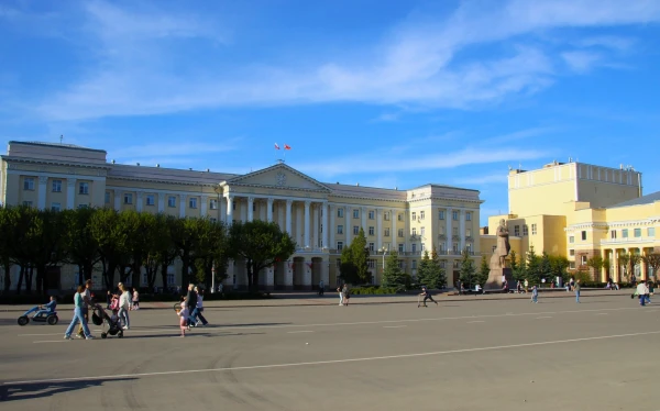 Дом Правительства (ранее Дом Советов, 1930). Здание Администрации Смоленской области.