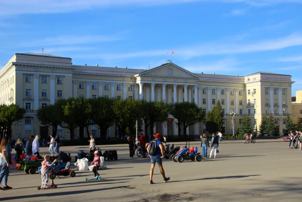 Дом Правительства (ранее Дом Советов, 1930). Здание Администрации Смоленской области.