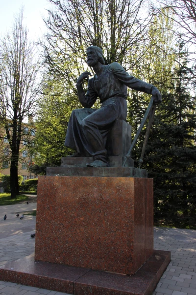 Памятник зодчему Смоленской крепости Фёдору Коню.