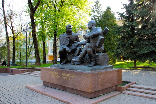 Смоленск. Памятник Александру Твардовскому и Василию Тёркину. Скульптор А. Г. Сергеев, 1995 г.