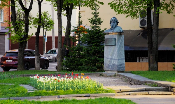 Смоленск. Бюст С.Т. Конёнкова.  Установлен в 1974 г.