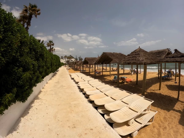 Тунис. Хаммамет. Hotel Bel Azur Thalasso &amp; Bungalows 4*. Пляж отеля.