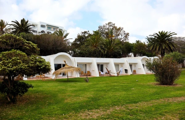 Тунис. Хаммамет. Hotel Bel Azur Thalasso &amp; Bungalows 4*. Зона одноэтажных бунгало.
