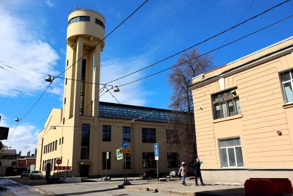 Санкт-Петербург. Канатный цех с водонапорной башней завода «Красный гвоздильщик».