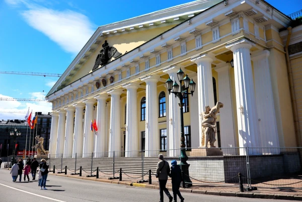 Санкт-Петербург. Набережная Лейтенанта Шмидта. Горный институт.