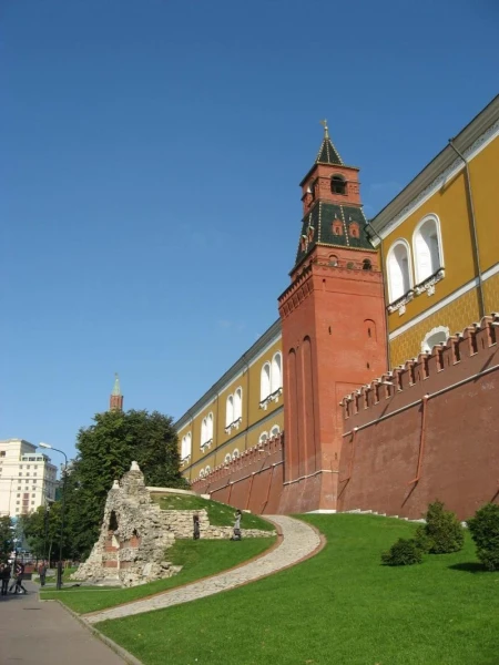 Башня Средняя Арсенальная (Граненая. 1493-95г.)