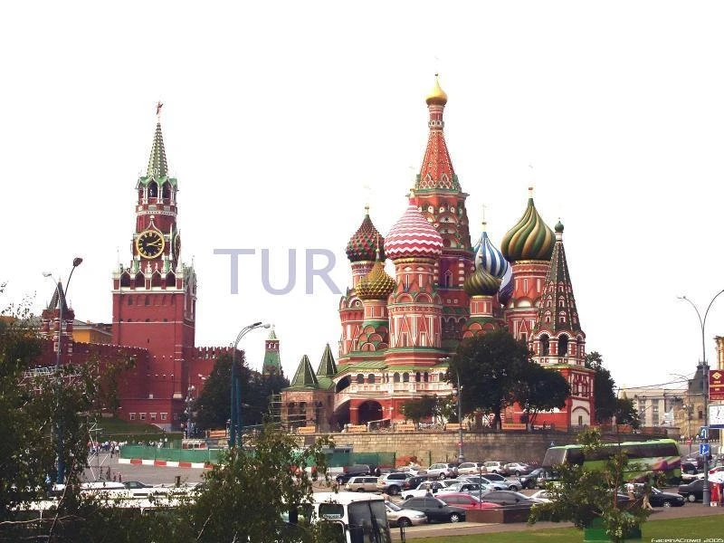 Спасская башня (1485-95 г.) и Храм Василия Блаженного (Покровский собор).