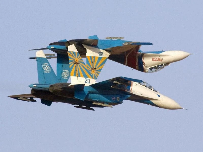 Русские Витязи (Су-27 или 29)
