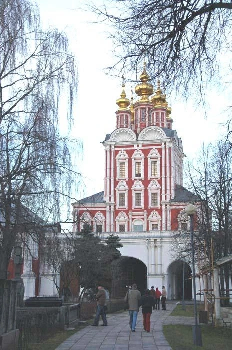 Преображенская надвратная церковь. 1687-88г.