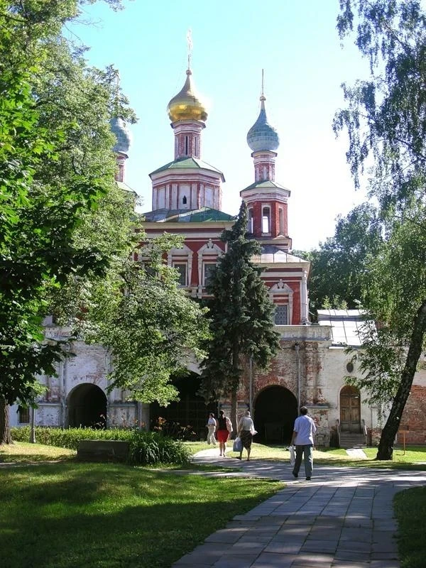 Покровская надвратная церковь, 1687-88 г.