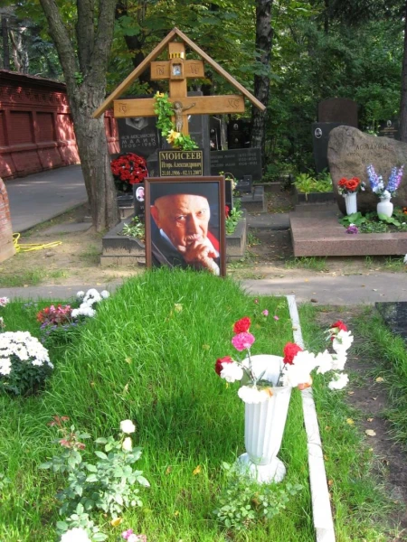Скромный был  танцор И. Моисеев
