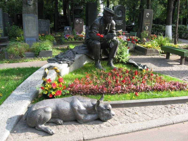 Клоун, а впоследствии директор цирка на Цветном бульваре.