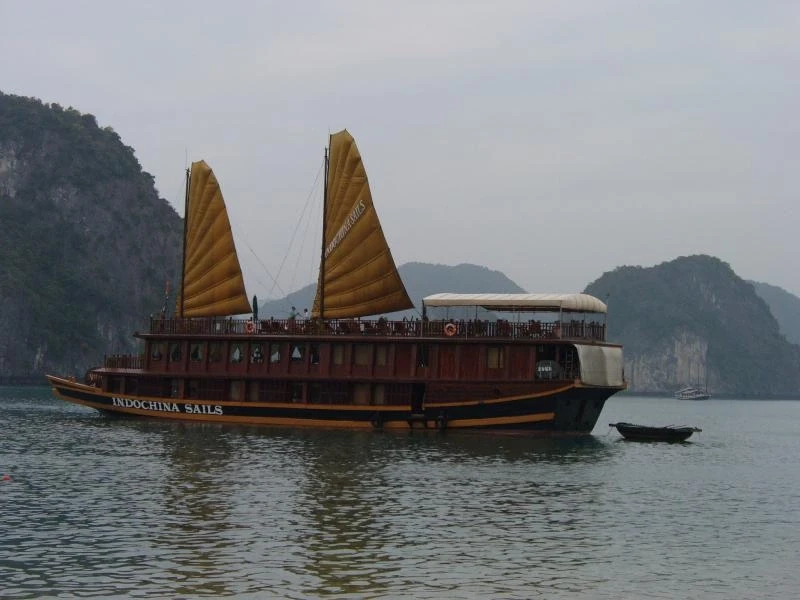 Бухта Халонг.Indochina sails