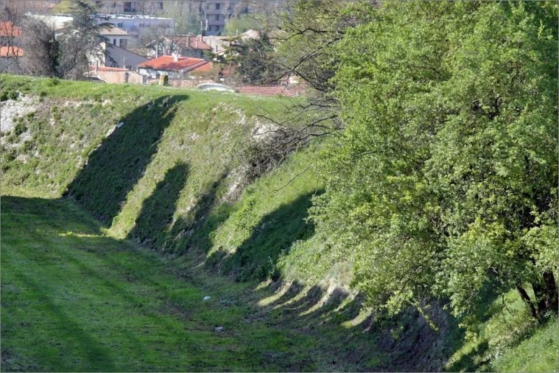 от замка