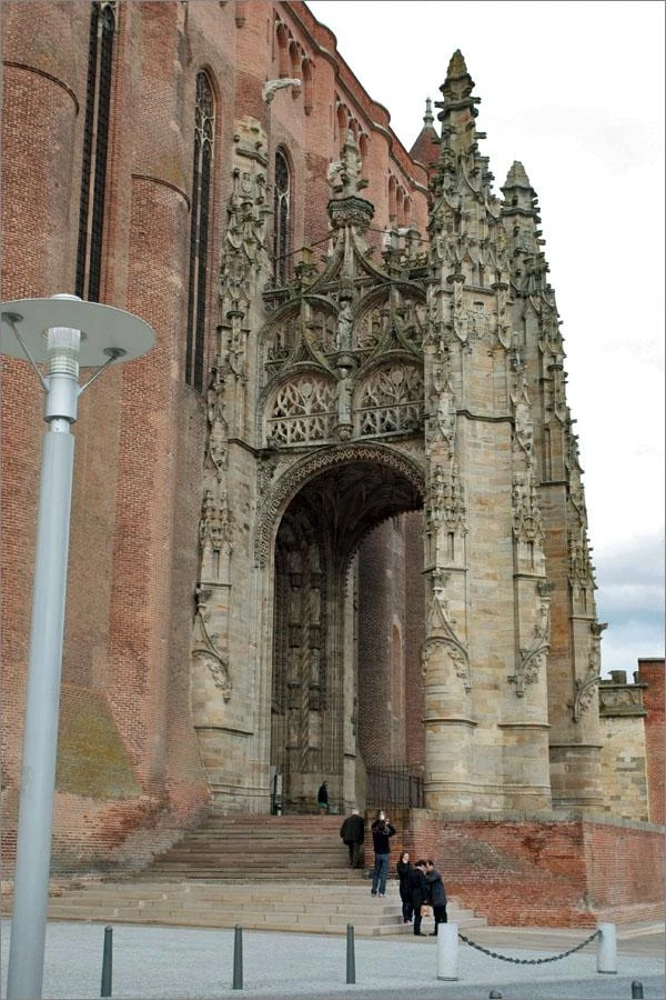 Вход Cathédrale Sainte-Cécile