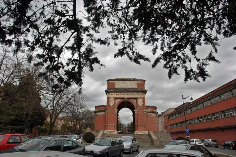Arco en Honor a los muertos por la patria