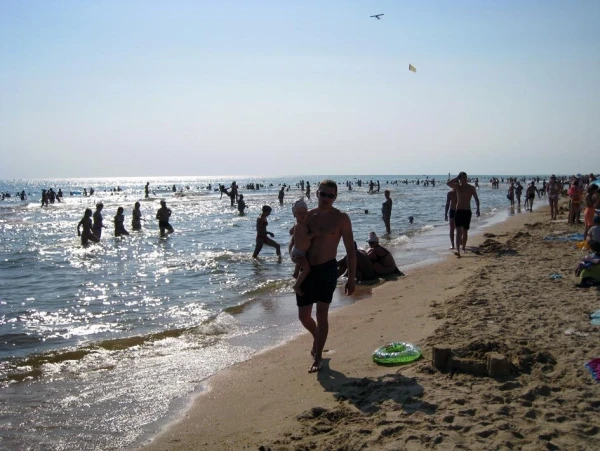 В море очень много народу!!!