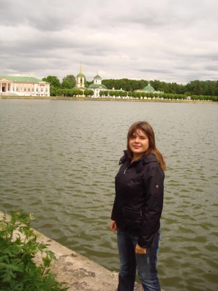 я на фоне... кстати 1 июня прошлого года :)) холодина была...
