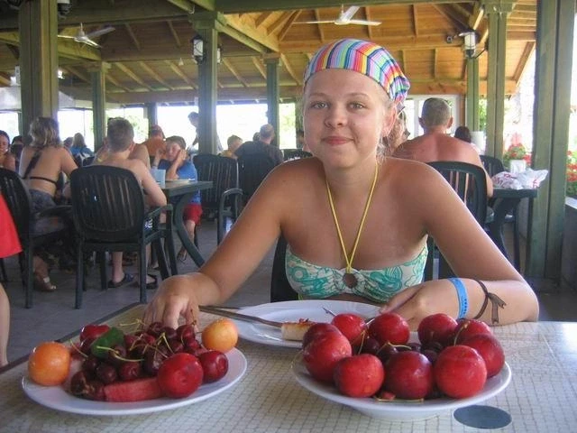 в снэк-баре дневные фрукты!