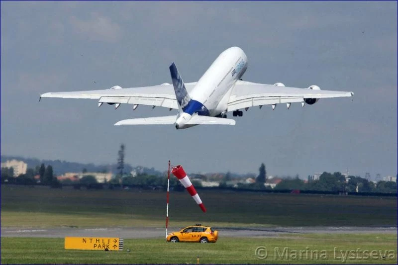А-380 пошел!