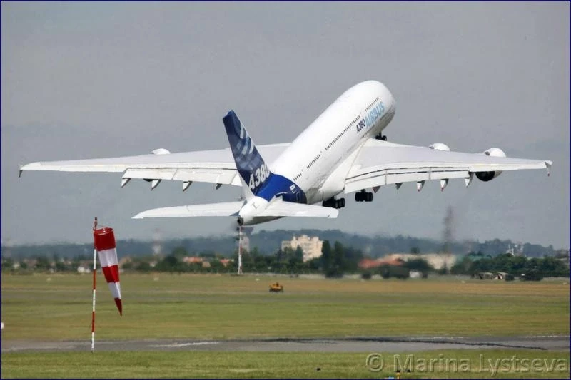 А-380 пошел!