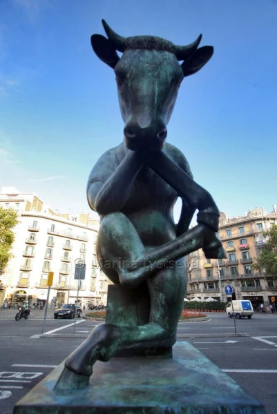 Памятник зверушке на Passaig de Gràcia