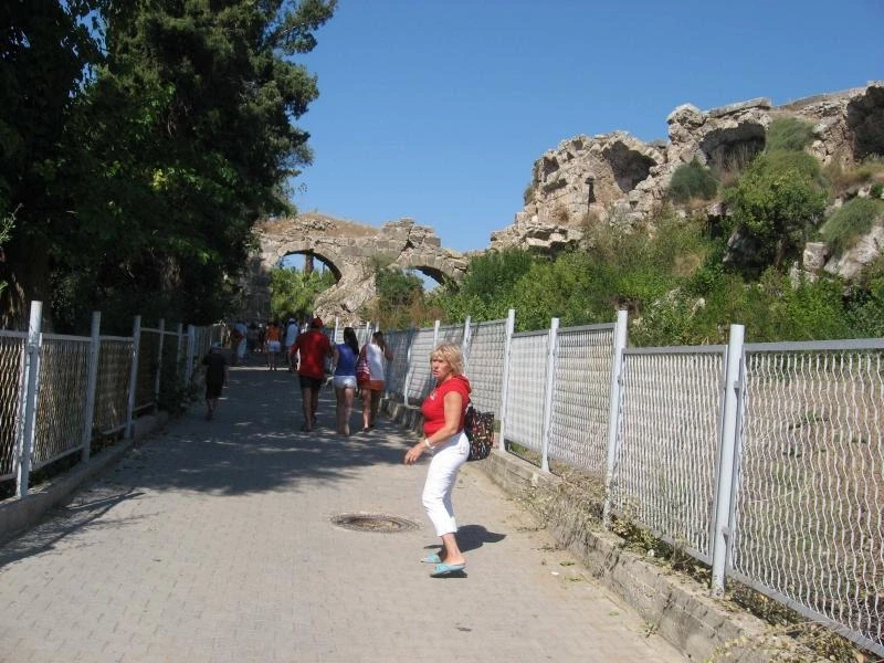 По пути к амфитеатру.