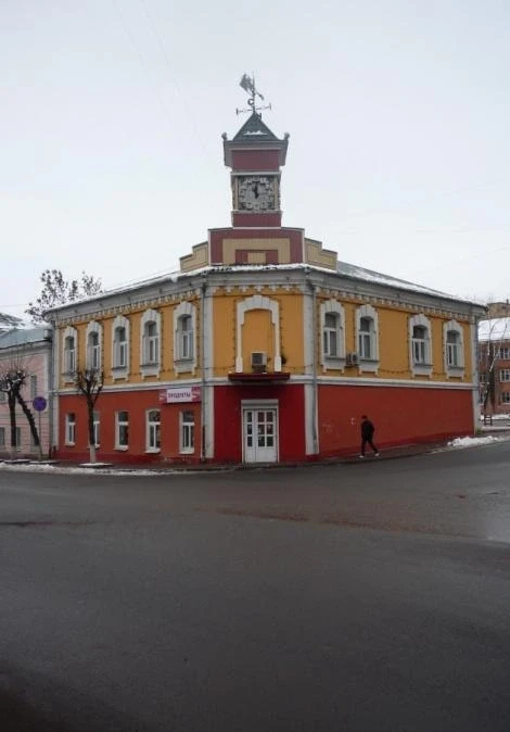 Дом с часами