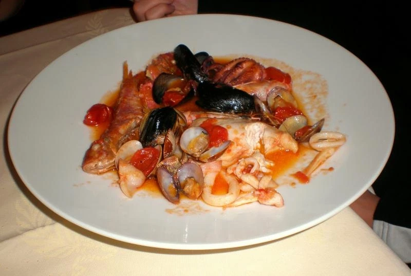 Zuppa con frutti di mare