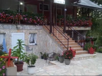 Family Varda Guest House 