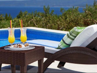 s Oliva Holiday Home