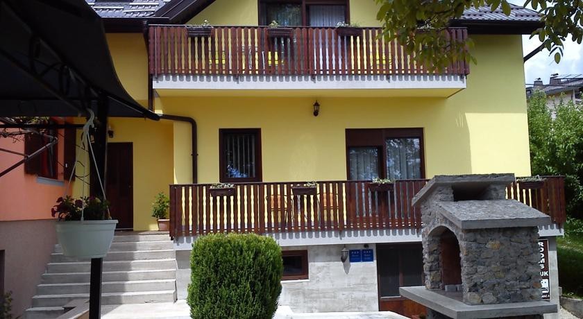 Buk Guest House 3*