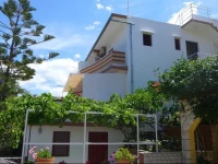 Kuzmanic Guest House 3*