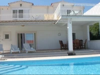 Blue Lagoon Holiday Home 